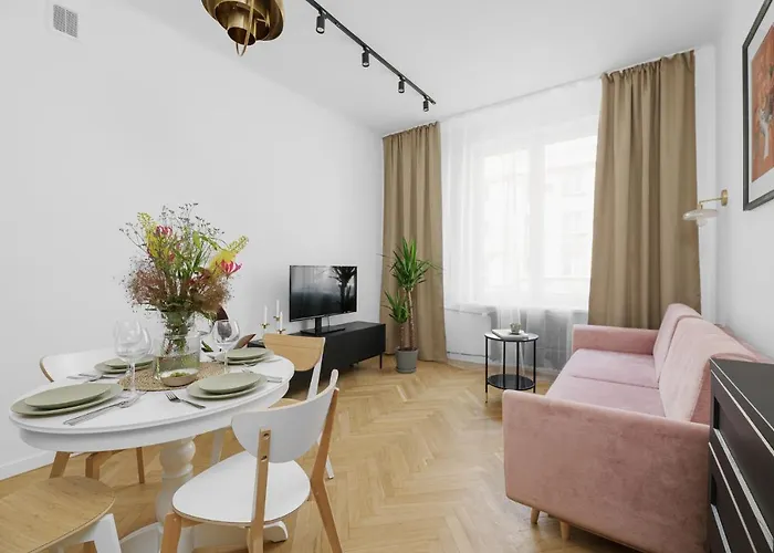 Oomph Warsaw Central Stylish Vintage Apartment