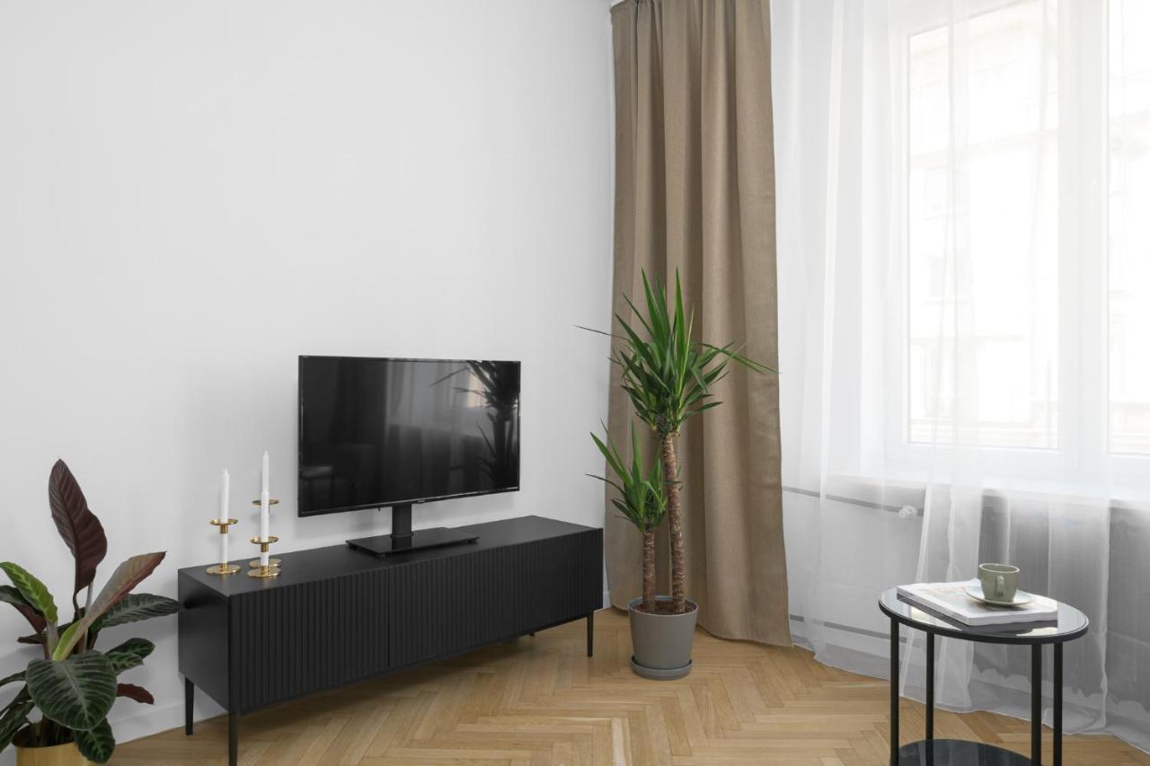 Apartment Oomph Stylish Vintage Warsaw